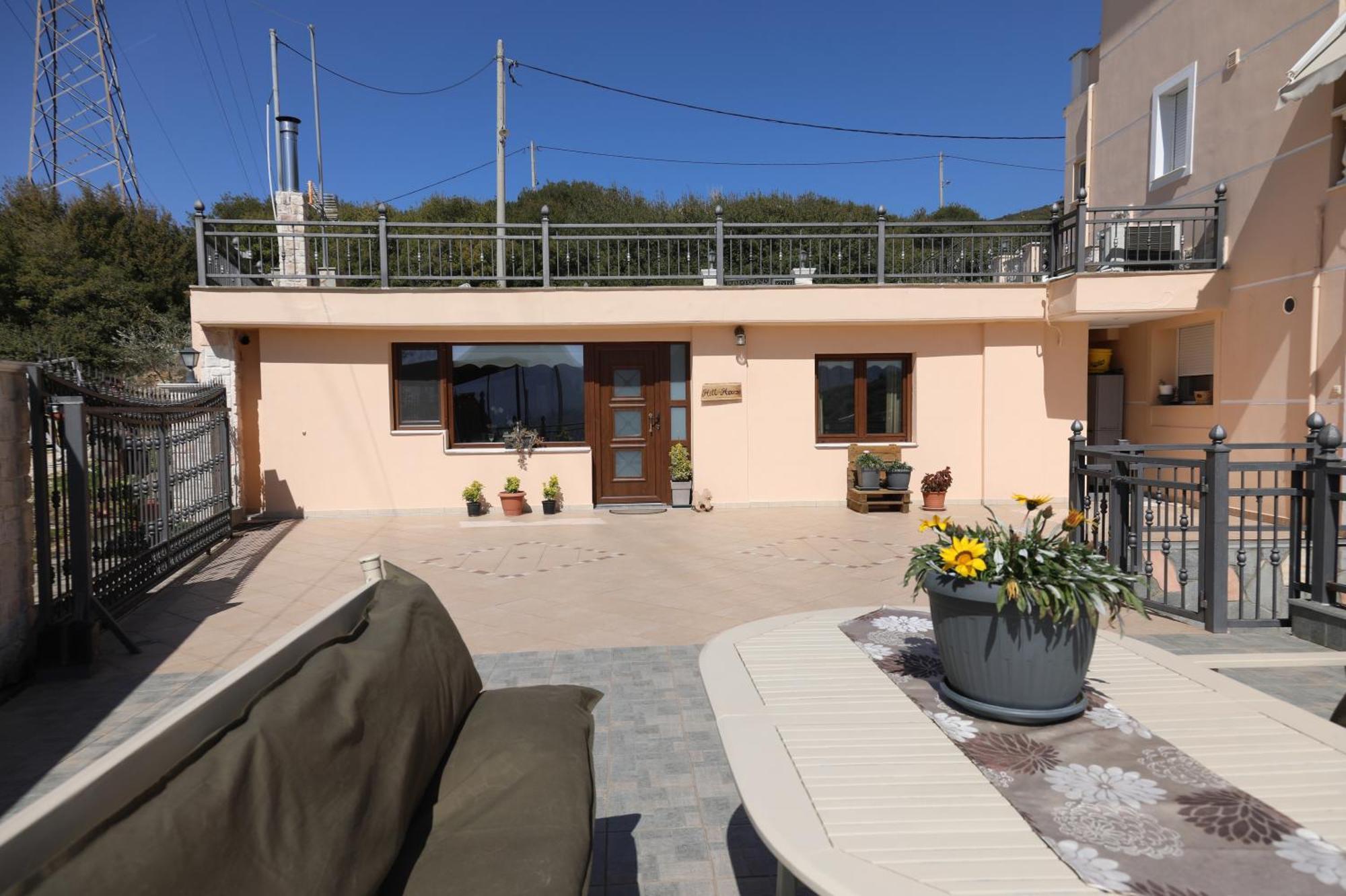 Hill House Apartment Кавала Екстериор снимка