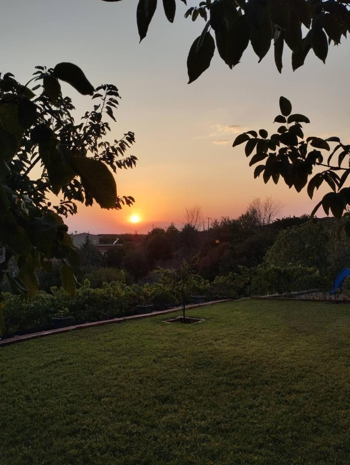 Hill House Apartment Кавала Екстериор снимка
